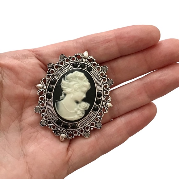 Vintage Victorian Cameo Brooch Pin - Large - Picture 5 of 5